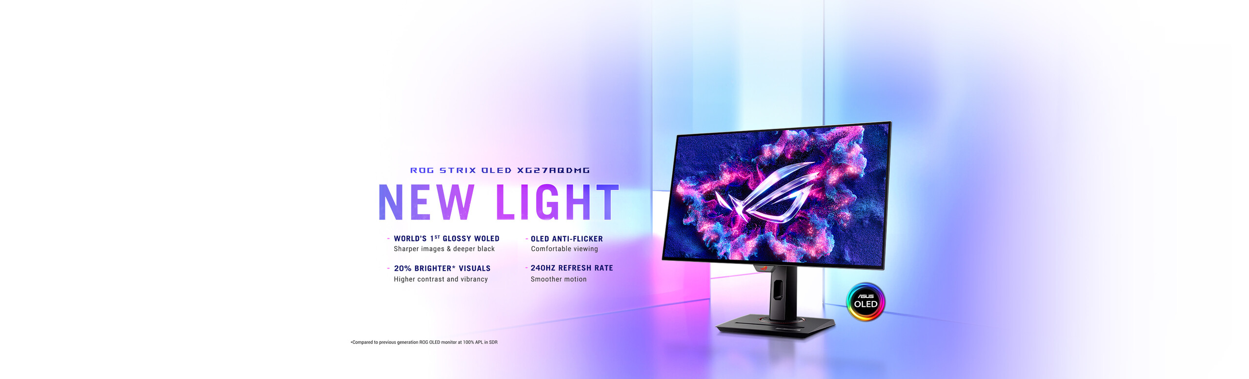 Il monitor gaming ROG Strix XG27AQDMG è esposto davanti a uno sfondo colorato con texture vetro.