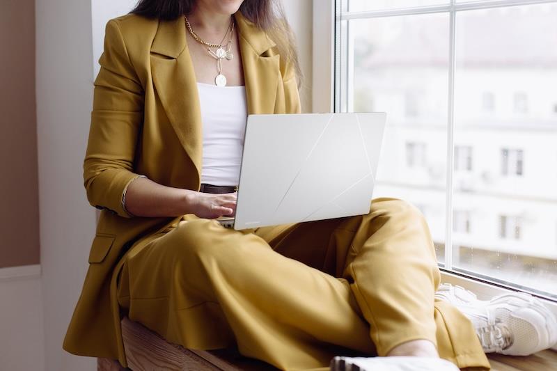 Zenbook 14 OLED成就全新AI體驗，工作學習事半功倍 。
