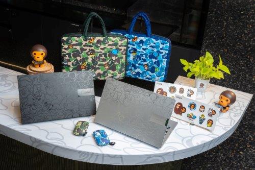 Vivobook S 15 OLED BAPE 限定版筆電全套配件包含：BABY MILOR公仔、無線滑鼠、筆電包和貼紙組。